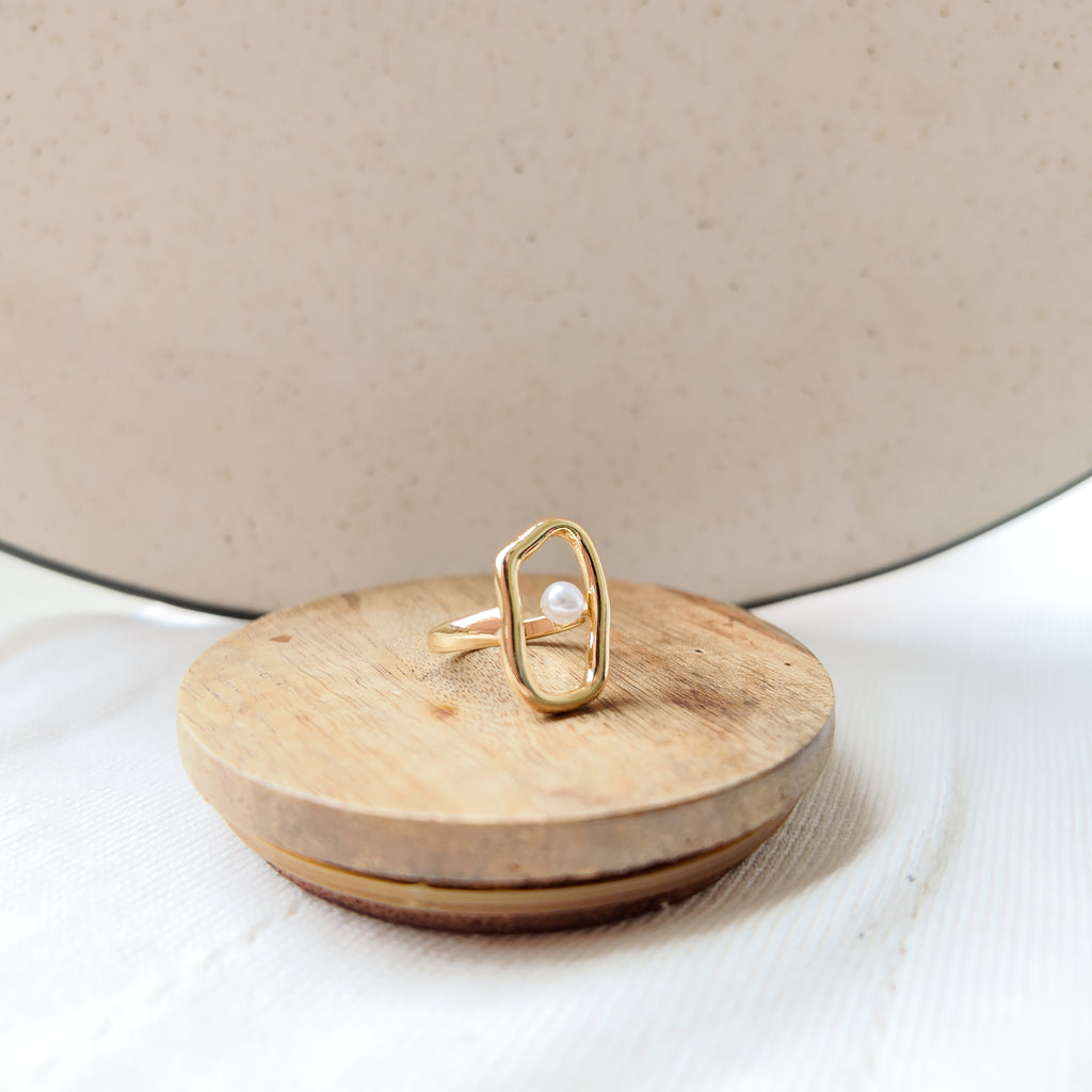 Orb Frame Pearl Ring