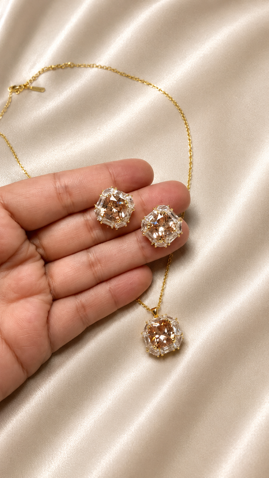 Vintage Treasure Set - Matching Halo Earrings Detail