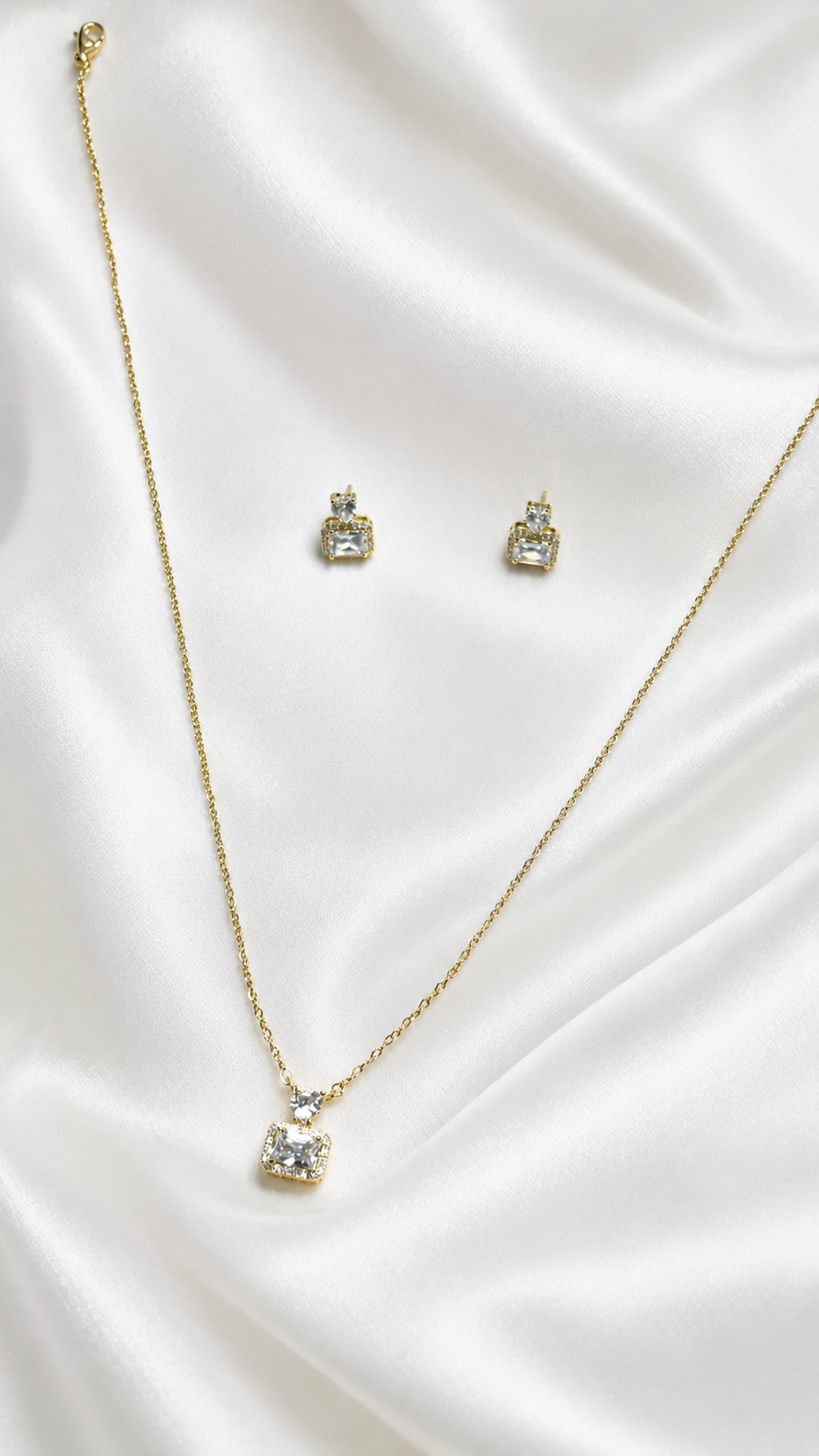 Crystal Cushion Gold Set - Elegant Pendant Necklace Detail