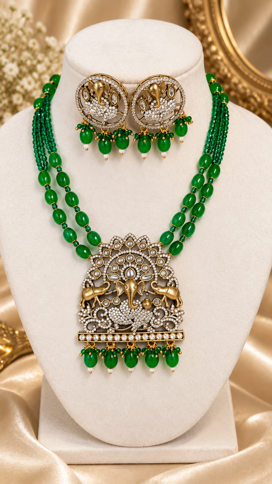 Vinayak Green Set pendant detail